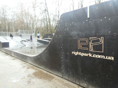 Як юні чернівчани розважають на новому скейт-парку – фото