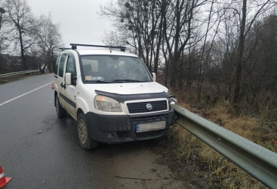 Втратив свідомість за кермом: на Буковині мінівен протаранив бус