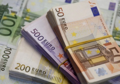 У Німеччині чоловік знайшов пачку дойчмарок, яку обміняв на 25 тисяч євро