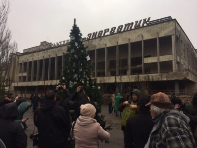 У Прип’яті вперше за 33 роки прикрасили новорічну ялинку: вражаючі фото