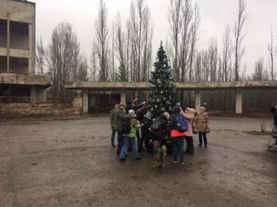 У Прип’яті вперше за 33 роки прикрасили новорічну ялинку: вражаючі фото