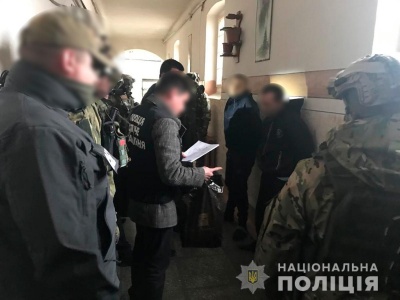 У Чернівцях викрили шахраїв, які "торгували" із камер СІЗО