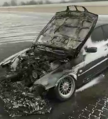 Біля Калинівського ринку згоріло BMW: рятувальники розповіли деталі 