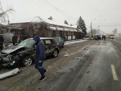 ДТП з 4-ма автомобілями у Мамаївцях: з’явилося відео моменту аварії