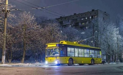 Анекдот дня: про бабусю в тролейбусі