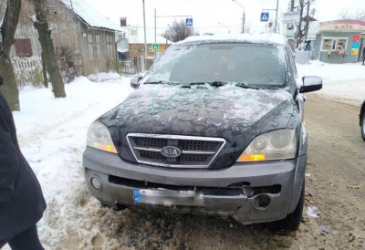 Снігова негода: у Чернівцях автівка протаранила легковик на Сторожинецькій