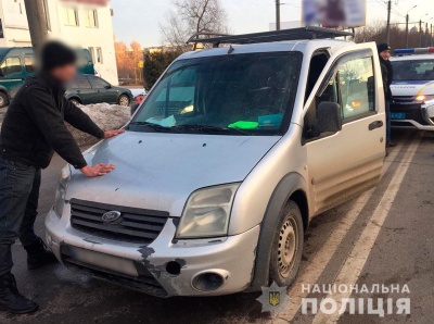 У Чернівцях поліція затримала п’яного чоловіка, який викрав автомобіль у буковинця