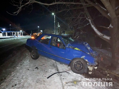 На Буковині п’яний водій злетів з дороги, серед постраждалих – дитина