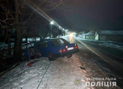 На Буковині п’яний водій злетів з дороги, серед постраждалих – дитина