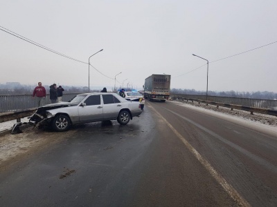 Жертви ожеледиці: на об’їзній Чернівців сталися дві ДТП, є постраждалі