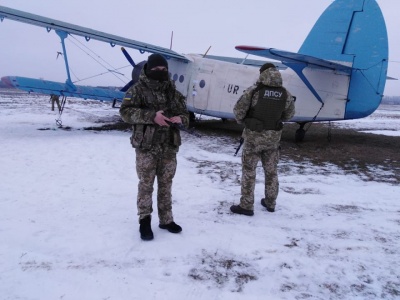 Прикордонники затримали літак, який вночі міг перевозити контрабанду через кордон на Буковині