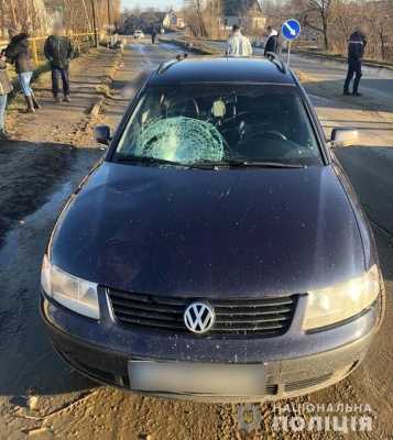 На Буковині легковик збив пішохода, постраждалий у лікарні