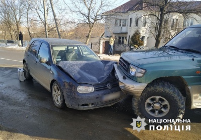 На Буковині біля «блокпосту» маланкарів зіткнулися дві «євробляхи»: є потерпілий