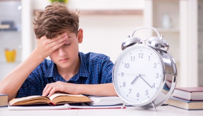 У школах Великобританії знімають настінні механічні годинники, бо учні не можуть визначити час