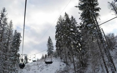 У Карпатах зупинився підйомник з туристами, проводять рятувальну операцію