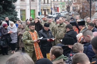 У Чернівцях вшанували пам'ять загиблих "кіборгів" - фото