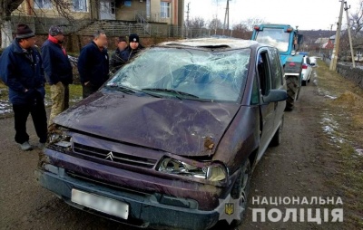 На Буковині автівка злетіла в кювет – одна пасажирка травмована