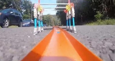 У США побудували 700-метровий трек для іграшкових авто - відео