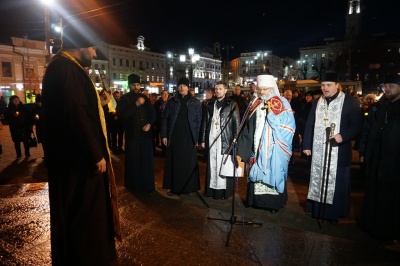 У Чернівцях з нагоди вшанування пам’яті Героїв Крут відбулося Віче - фото