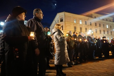 У Чернівцях з нагоди вшанування пам’яті Героїв Крут відбулося Віче - фото