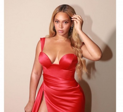 Крутіша за Кадашян: Beyonce вразила гарячим образом без білизни - фото