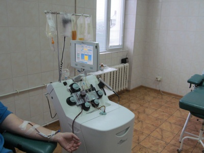 Здавали кров для обпеченої дівчини і хворого викладача: як працює Центр служби крові у Чернівцях - фото