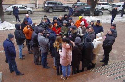 «Не хочу виїжджати за кордон»: біля Чернівецької ОДА пікетують підприємці Калинівського ринку