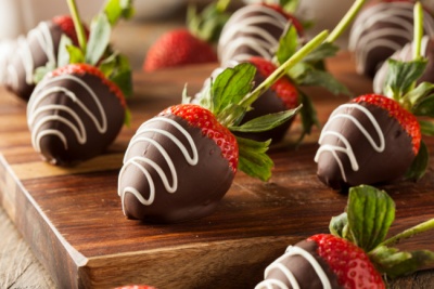 Як зробити полуницю в шоколаді на День святого Валентина