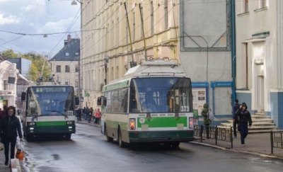 Сьогодні виконком Чернівців знову спробує підняти вартість проїзду у тролейбусах