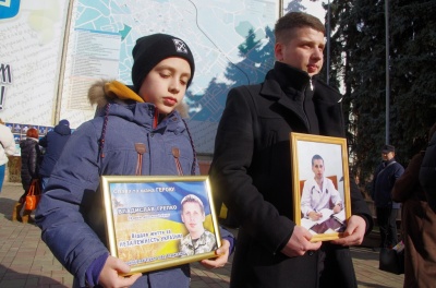 «Не можемо звикнути без нього»: у Чернівцях вшанували пам’ять Владислава Трепка, який 5 років тому загинув у АТО