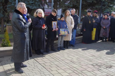 «Не можемо звикнути без нього»: у Чернівцях вшанували пам’ять Владислава Трепка, який 5 років тому загинув у АТО