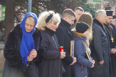 «Не можемо звикнути без нього»: у Чернівцях вшанували пам’ять Владислава Трепка, який 5 років тому загинув у АТО