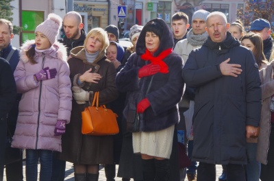 «Не можемо звикнути без нього»: у Чернівцях вшанували пам’ять Владислава Трепка, який 5 років тому загинув у АТО