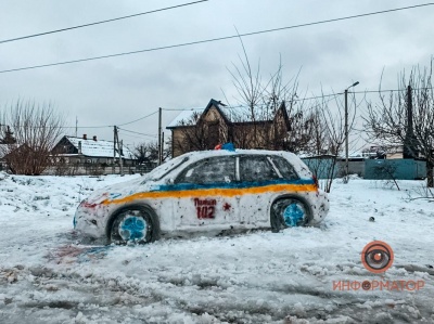 Мешканці Дніпра зліпили зі снігу патрульне авто і викликали поліцію: фото