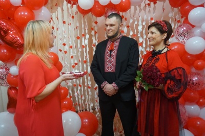 День усіх закоханих: у Чернівцях сьогодні уклала шлюб 21 пара – фото