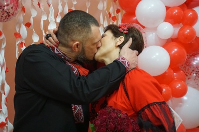 День усіх закоханих: у Чернівцях сьогодні уклала шлюб 21 пара – фото
