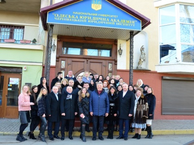 Чернівецький юридичний інститут та коледж  Національного університету «Одеська юридична академія» запрошують на навчання у 2020/2021 н.р.*