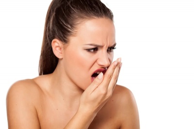 Професор пояснив, які хвороби ховаються за поганим запахом з рота