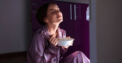 Медики перерахували, що небажано їсти перед сном