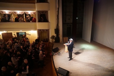 Аплодували стоячи: у Чернівцях відбувся концерт Іона Суручану - фото