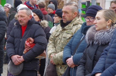 У центрі Чернівців відкрили фотовиставку, присвячену героям Небесної Сотні - фото