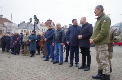 У центрі Чернівців відкрили фотовиставку, присвячену героям Небесної Сотні - фото