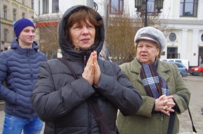 У центрі Чернівців відкрили фотовиставку, присвячену героям Небесної Сотні - фото