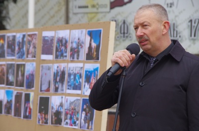 У центрі Чернівців відкрили фотовиставку, присвячену героям Небесної Сотні - фото