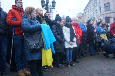 У Чернівцях вшанували пам'ять Героїв Майдану - фото