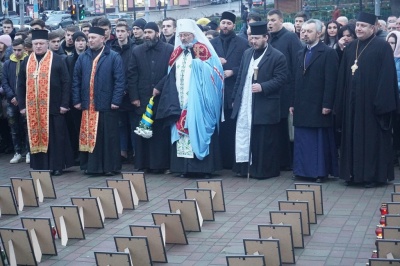 У Чернівцях вшанували пам'ять Героїв Майдану - фото