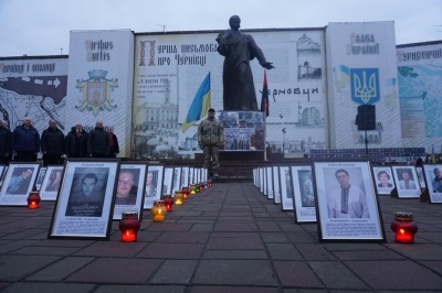У Чернівцях вшанували пам'ять Героїв Майдану - фото