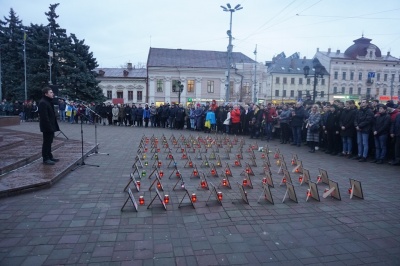 У Чернівцях вшанували пам'ять Героїв Майдану - фото