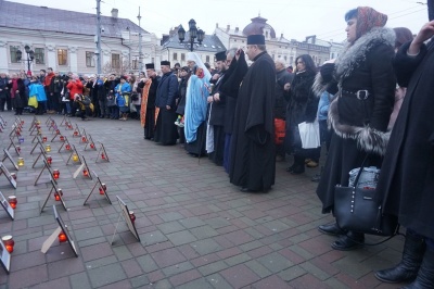 У Чернівцях вшанували пам'ять Героїв Майдану - фото