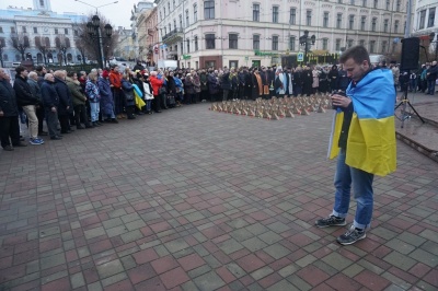 У Чернівцях вшанували пам'ять Героїв Майдану - фото